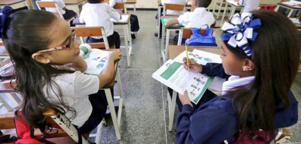 Más de 8 millones de estudiantes retornan a clases este lunes